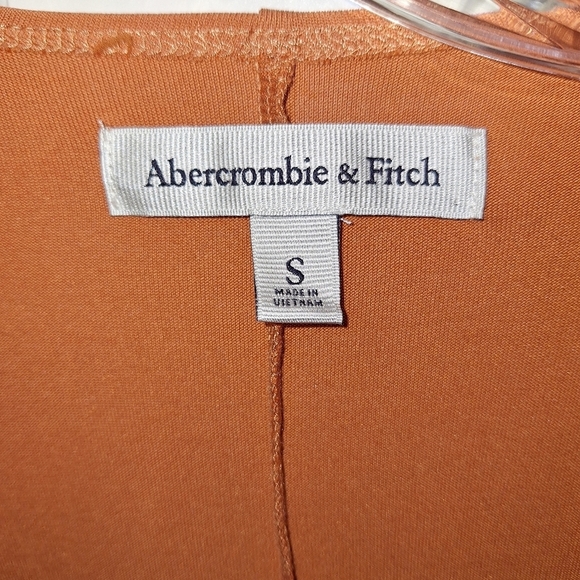 An Abercrombie and Fitch ladies long sleeve wrap top in a size small. EUC - Picture 2 of 7